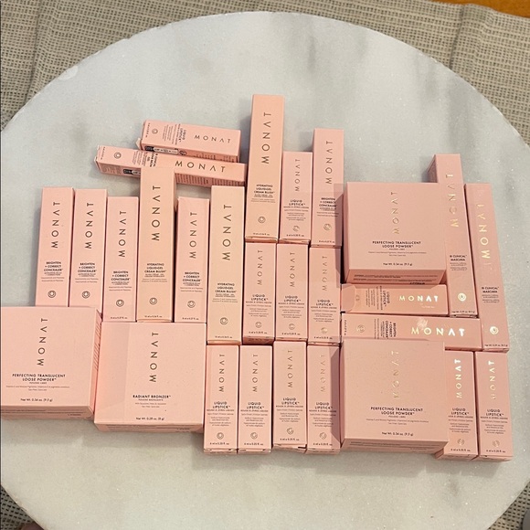 MONAT Pink Makeup Collection - Picture 1 of 2